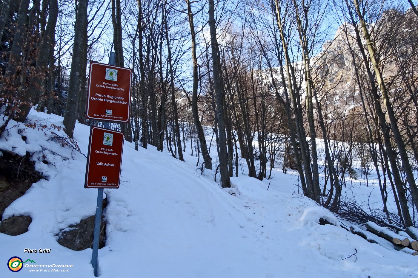 16 La stradetta diviene  sentiero che porta al Passo di Grialeggio e in Valle Asinina.JPG -                                